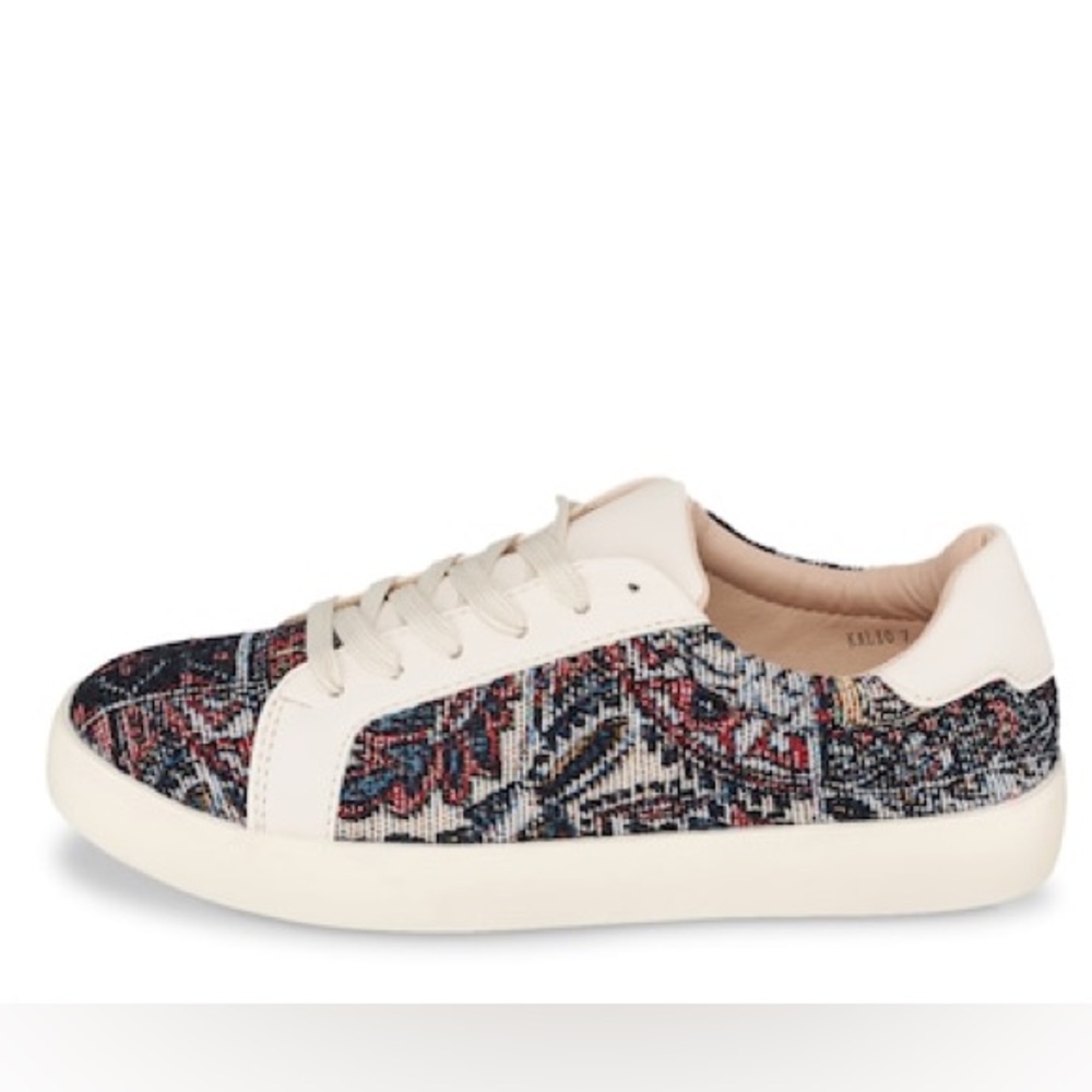 Low-top, lace-up style Womens Patterned Casual Rubber Sole Sneakers Size 7